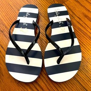 Splendid brand navy and white womens flip flops, size 6.
